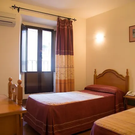 Casa de hóspedes Hueso 2*